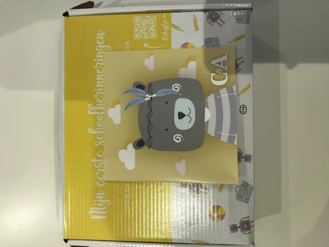 Bij C&A is de roze doos te verkrijgen “mijn e...