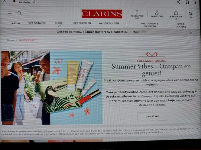 Clarins ontvang 4 beauty musthaves in reisfor...