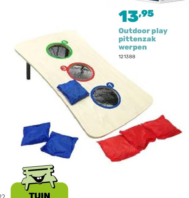 Outdoor play pittenzak werpen