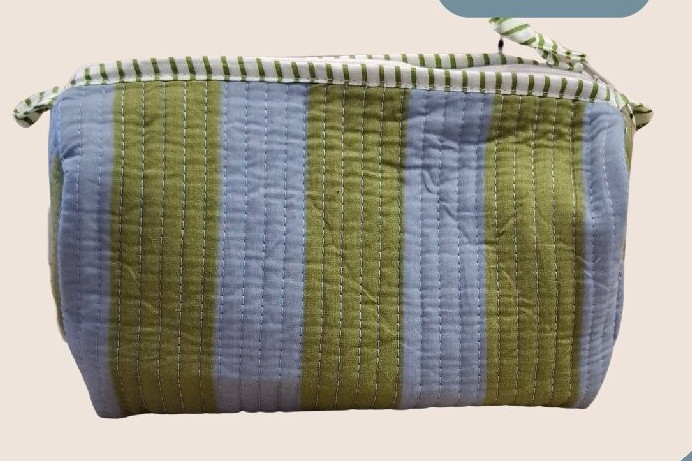 Gevlochten toilettas met groen-blauw patroon