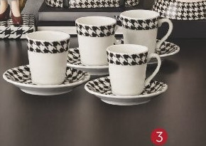 SET VAN 4 KOFFIETASSEN MET SCHOTELTJE