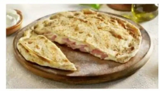 8299 Pizza Focaccia ham en kaas