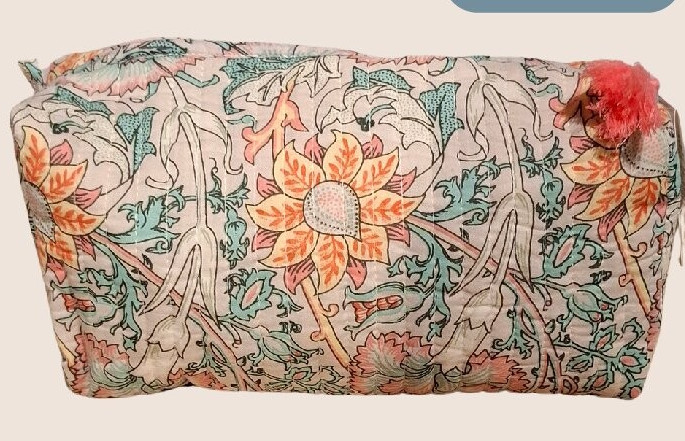Gevlochten toilettas met bloemenmotief