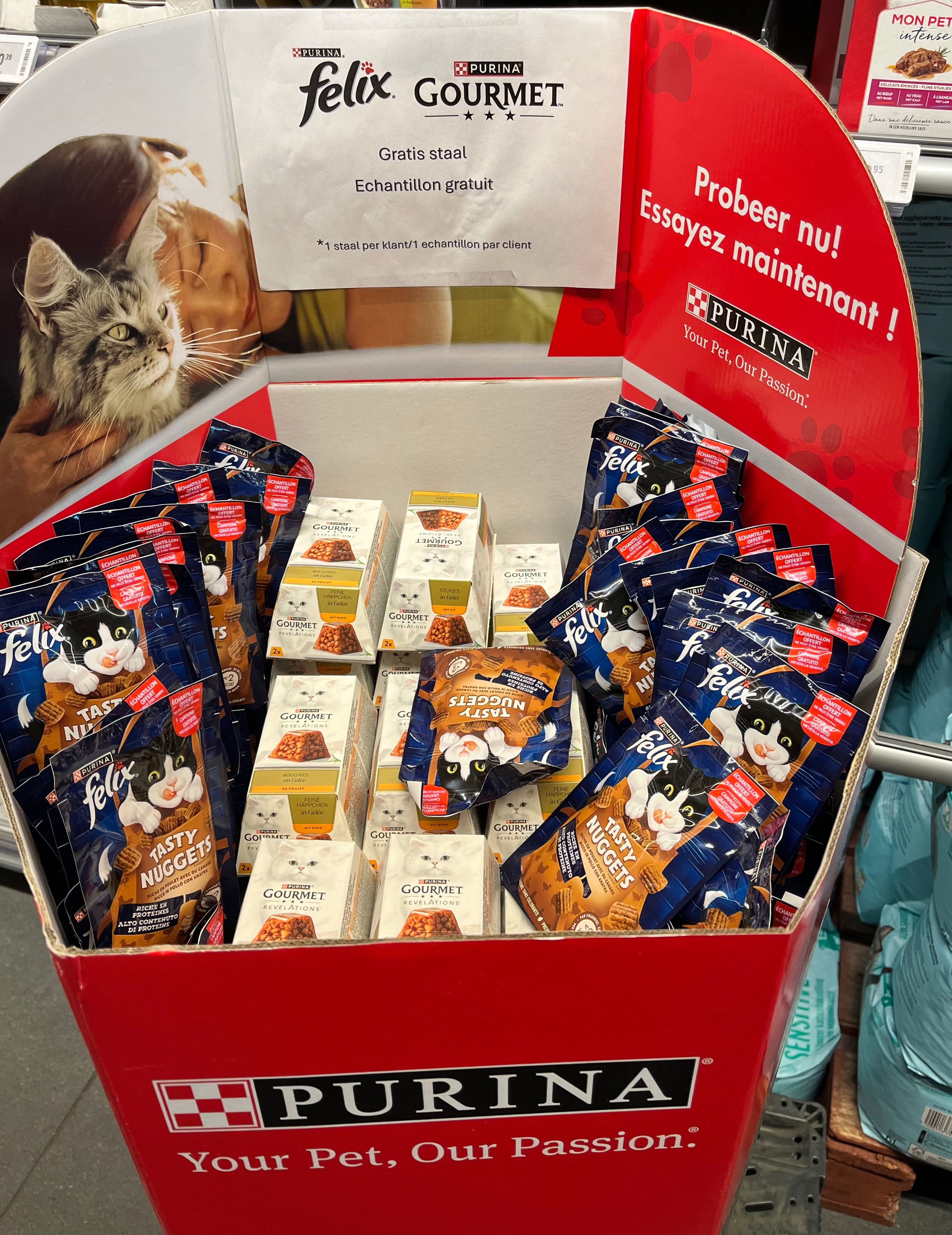Gratis staal purina Felix of gourmet voor katten bij Delhaize Lede