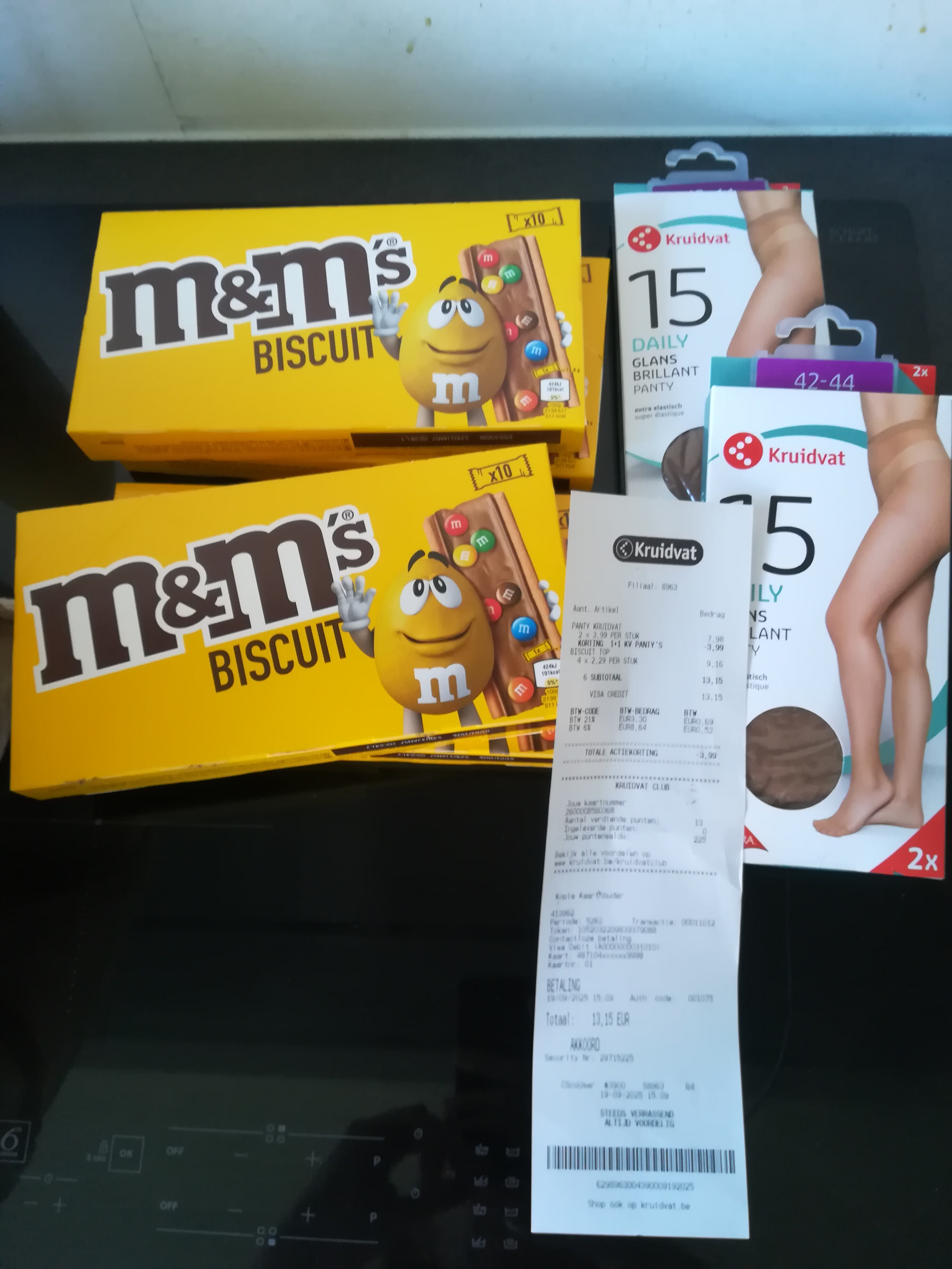 M&M's biscuits goedkoopst bij Kruidvat en Panty's 1+1