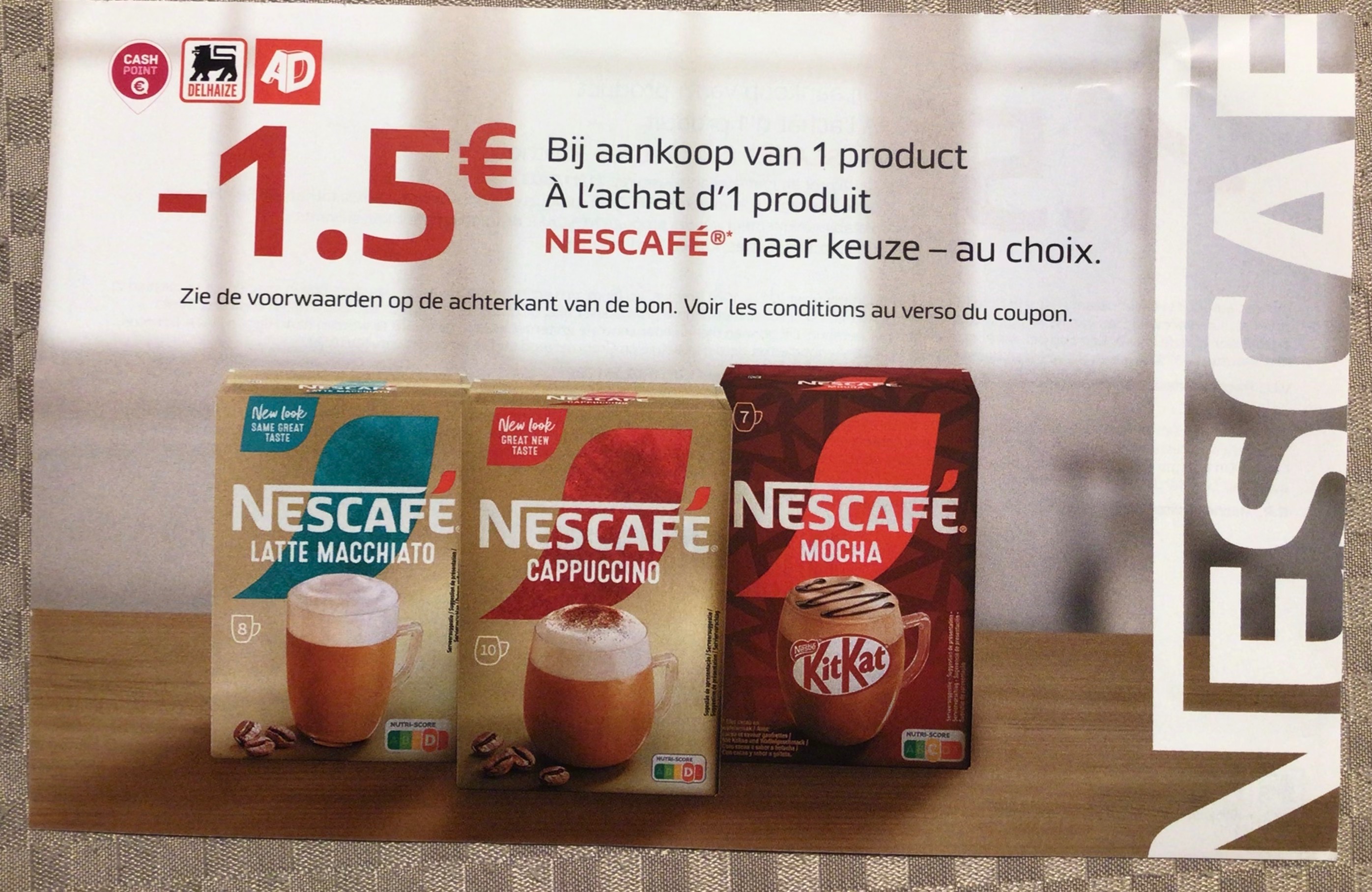Bonnetje Nescafé aan rek bij Delhaize + promo