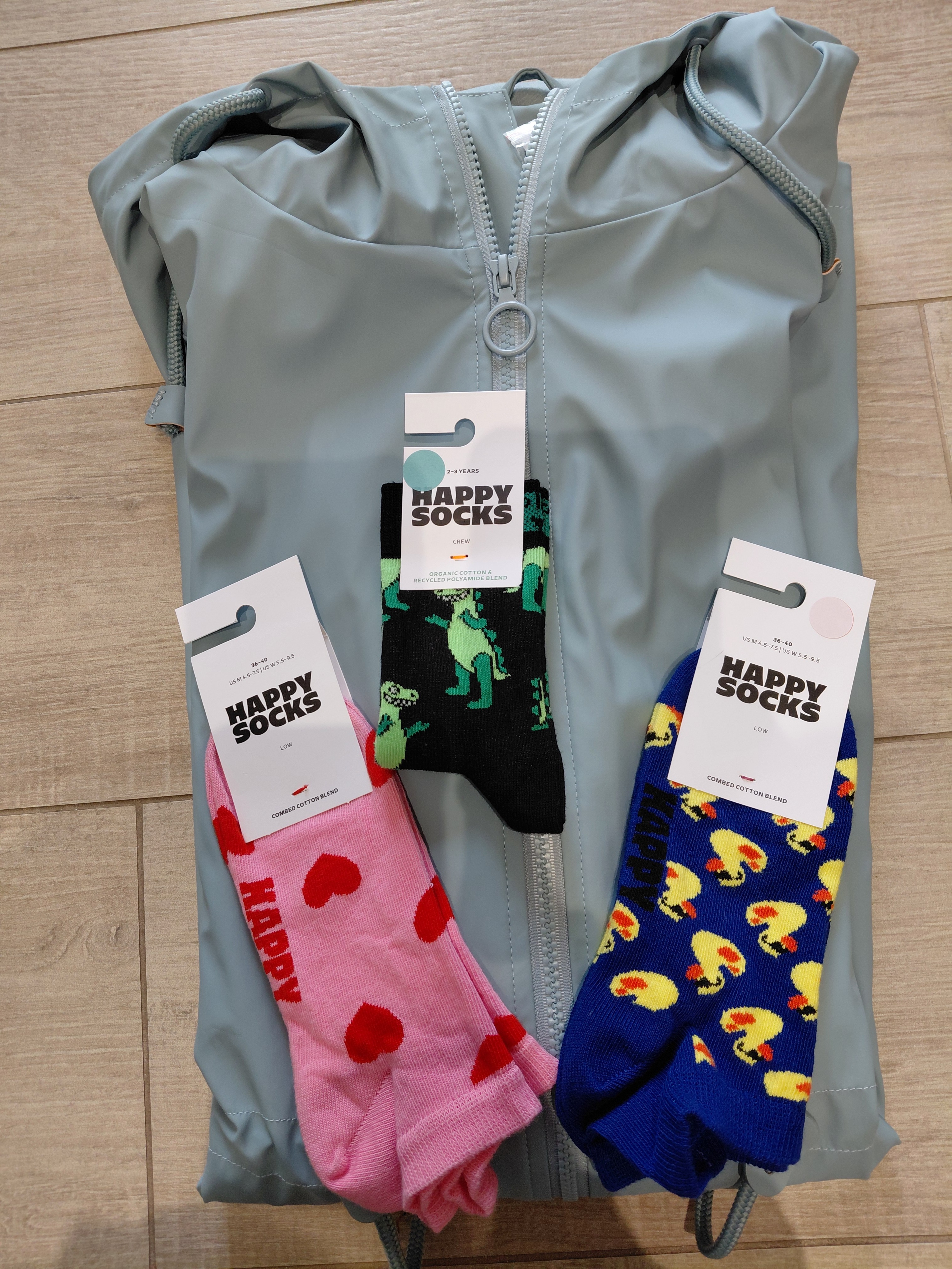 Regenjas en Happy Socks -70% bij Veritas