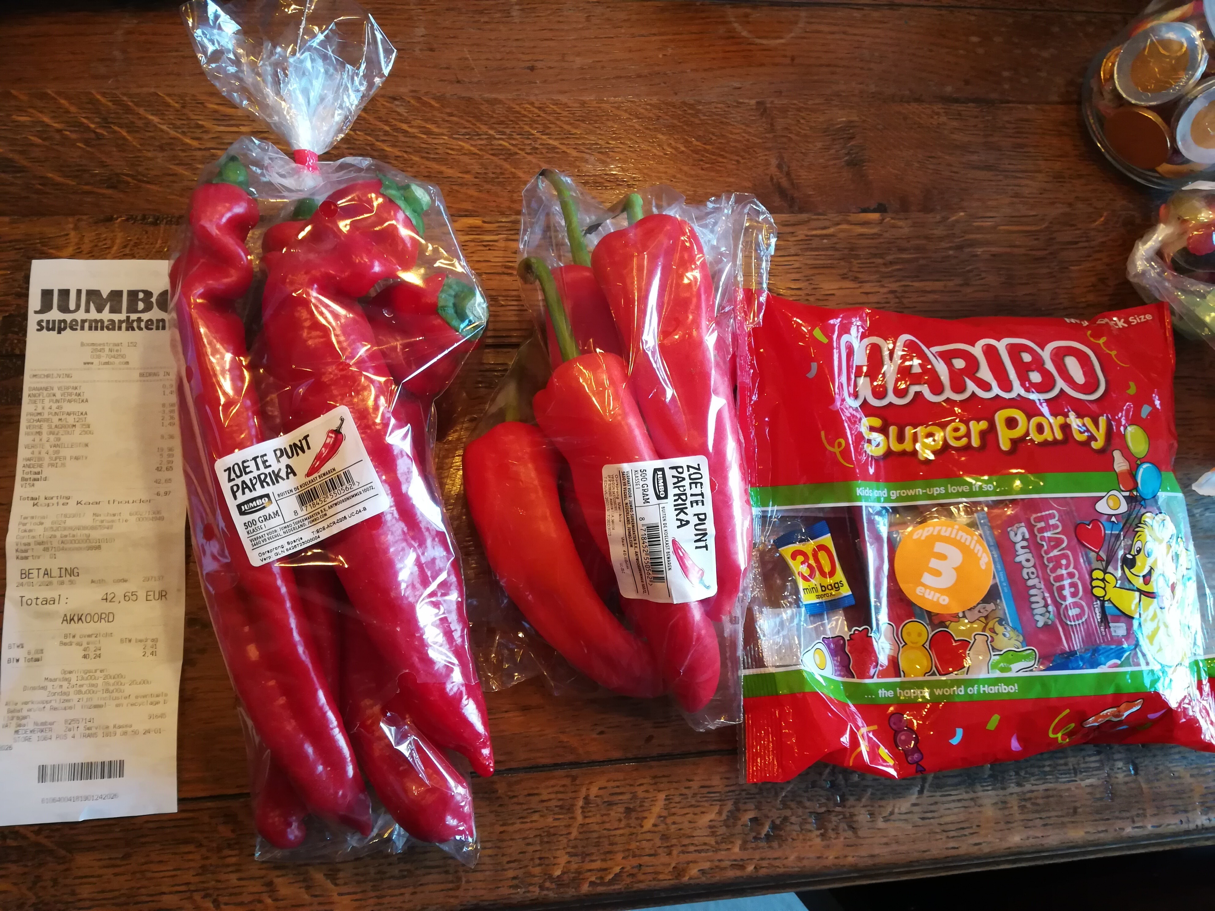 Puntpaprika's 2 voor €5,00 + op=op Haribo party mix