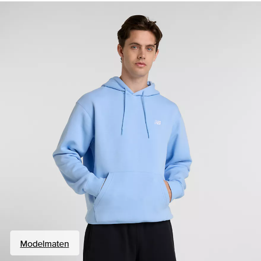 New Balance hoodie aan -50%
