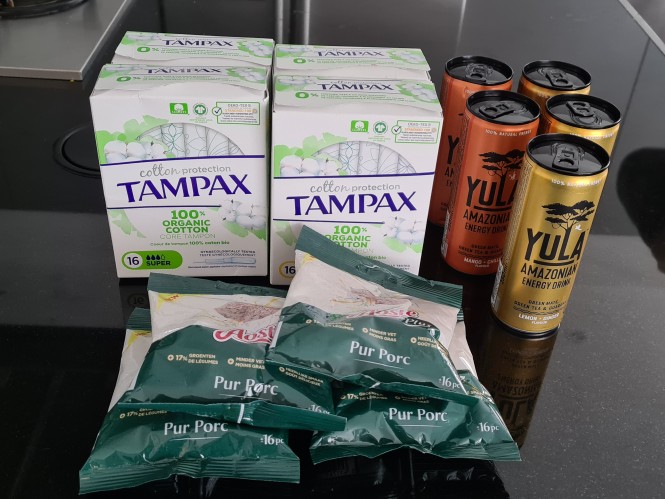 Klein, maar fijn. Delhaize en Kruidvat. Van 4...