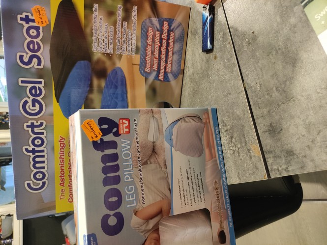 Koopje gedaan Bij Kruidvat comfy leg pillow v...