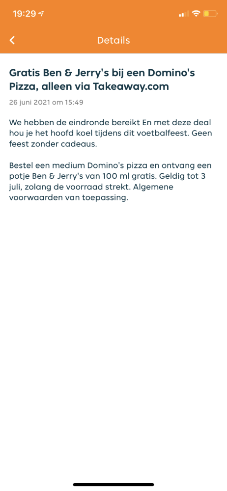 Via de Takeaway app. Bestel een medium Domino...
