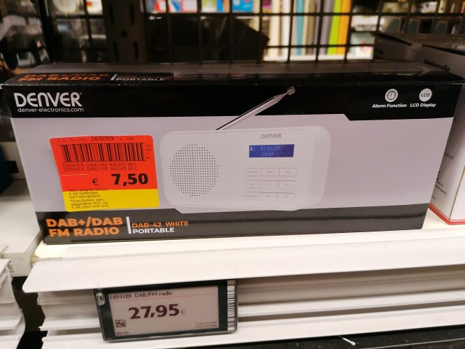 Colruyt Deinze. Denver DAB+ radio: € 7.50 in...