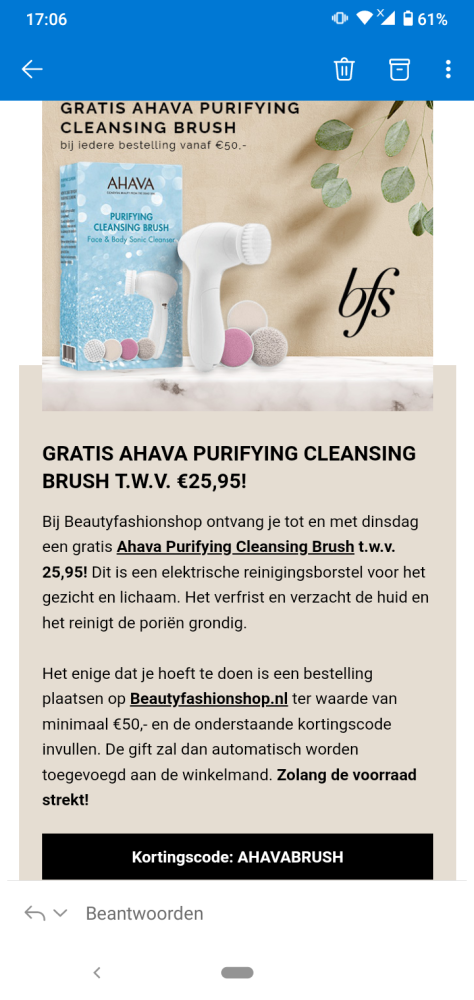 Gratis Ahava Purifying Cleansing Brush t.w.v....