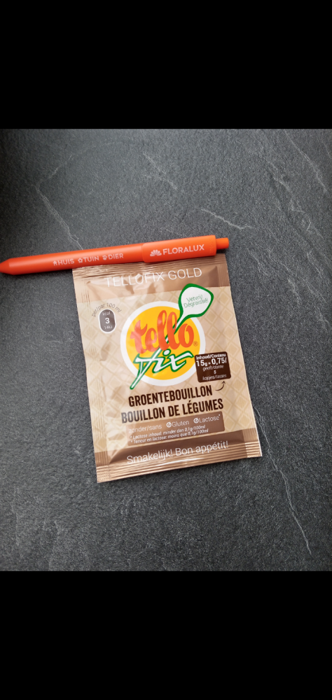 Gekregen bij floralux Dadizele: gratis zakje...