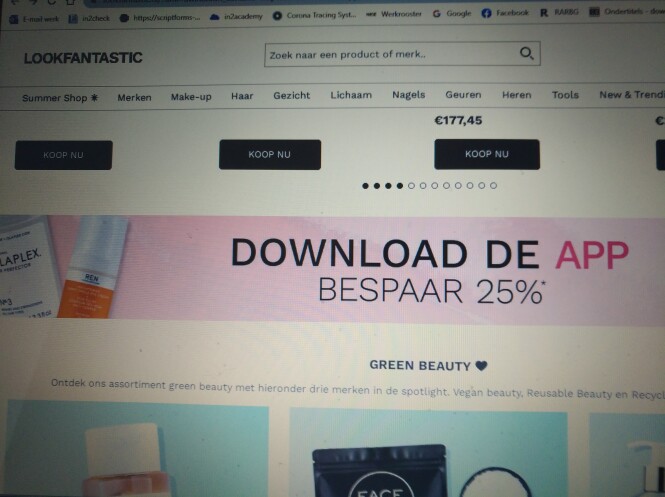 Download de app v Lookfantastic en dan krijg...