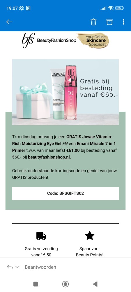 GRATIS Jowae Vitamin-Rich Moisturizing Eye Ge...