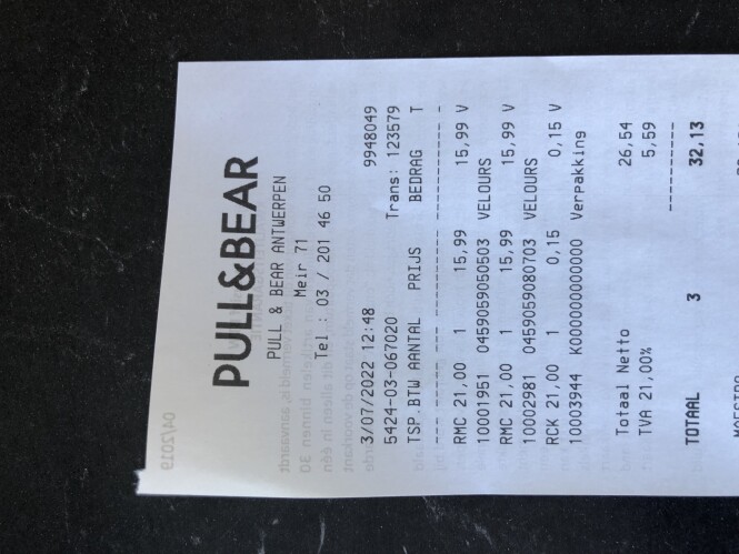 Solden bij Pull&bear, normaal €20 per hoodie,...