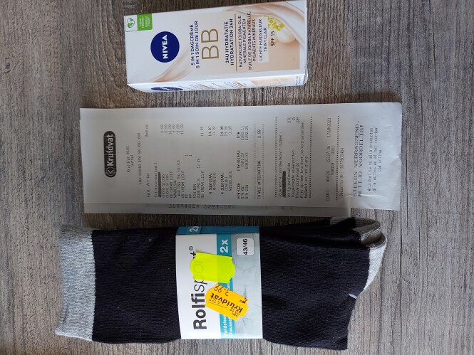 Kruidvat gele sticker sokken -75%, nivea dagc...