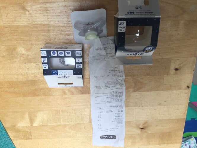 2 fopspenen van Difrax. 1 fopspeen kost norma...