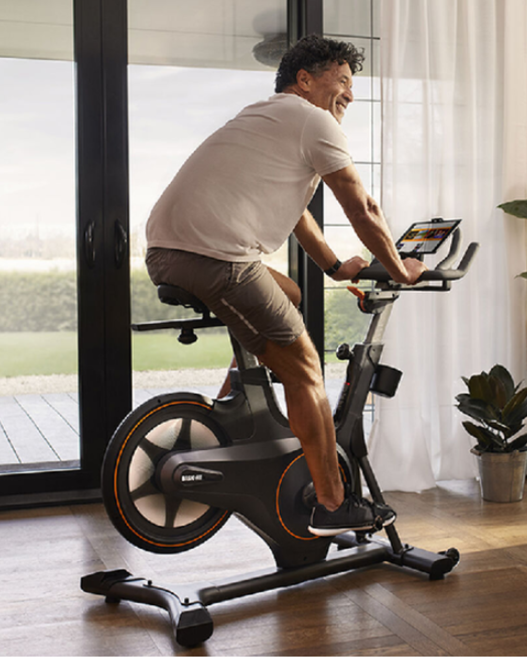 Basic-Fit Smart-bike van 499,- voor slechts 299,-