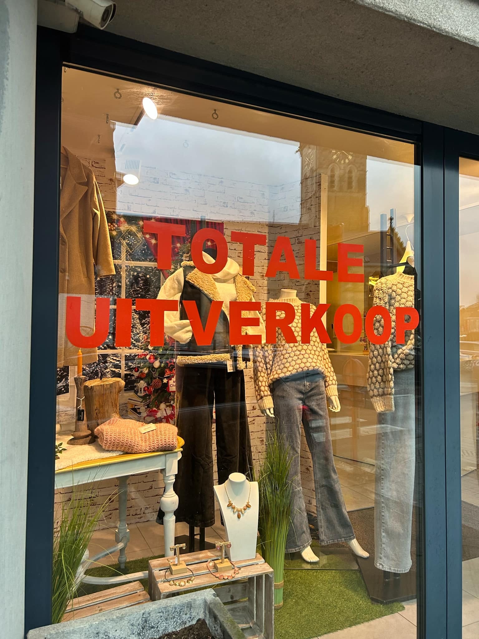 Donna Fashion Lede totale uitverkoop