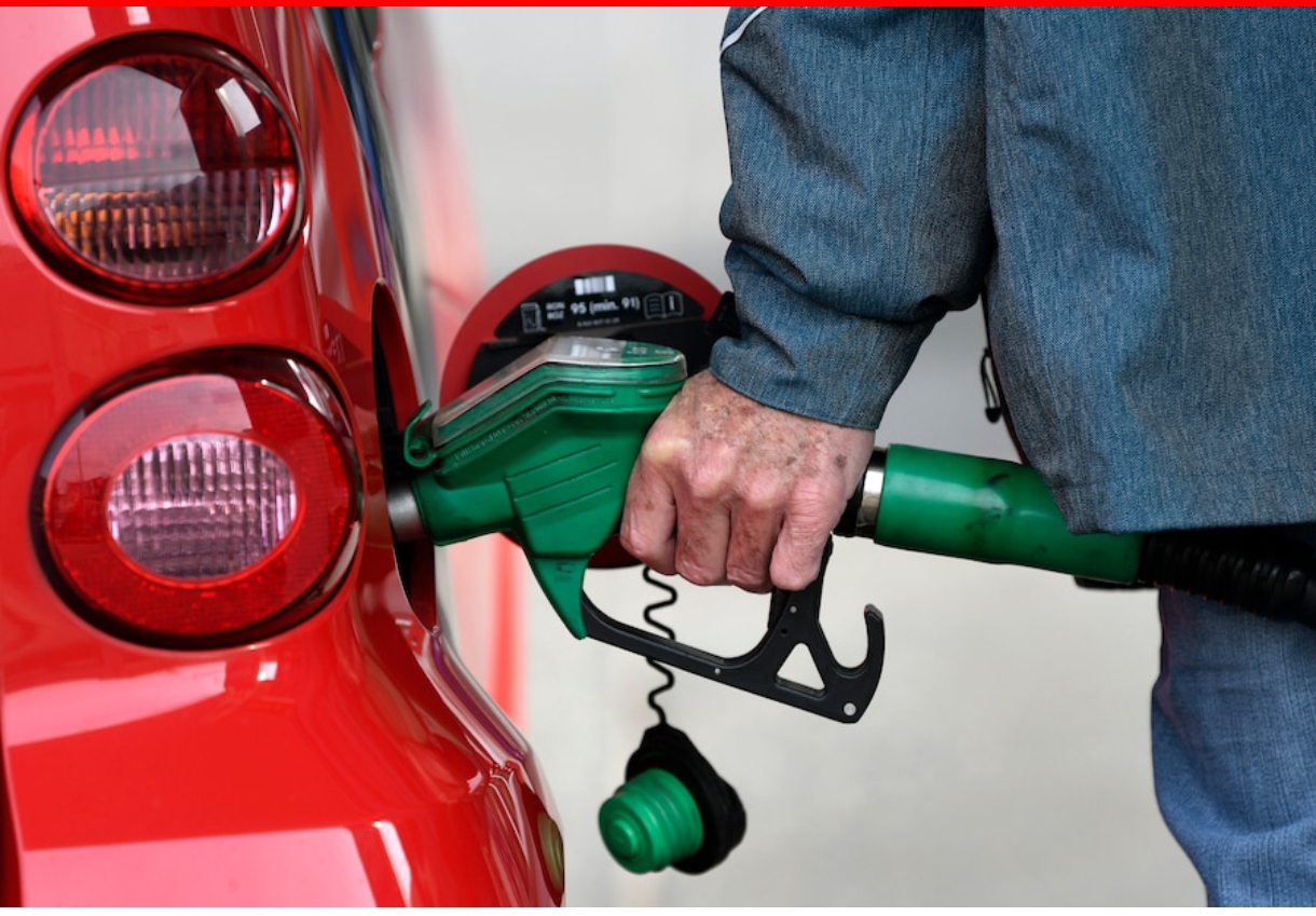 Benzineprijs vanaf 9 april laagste prijs dit jaar 🚗