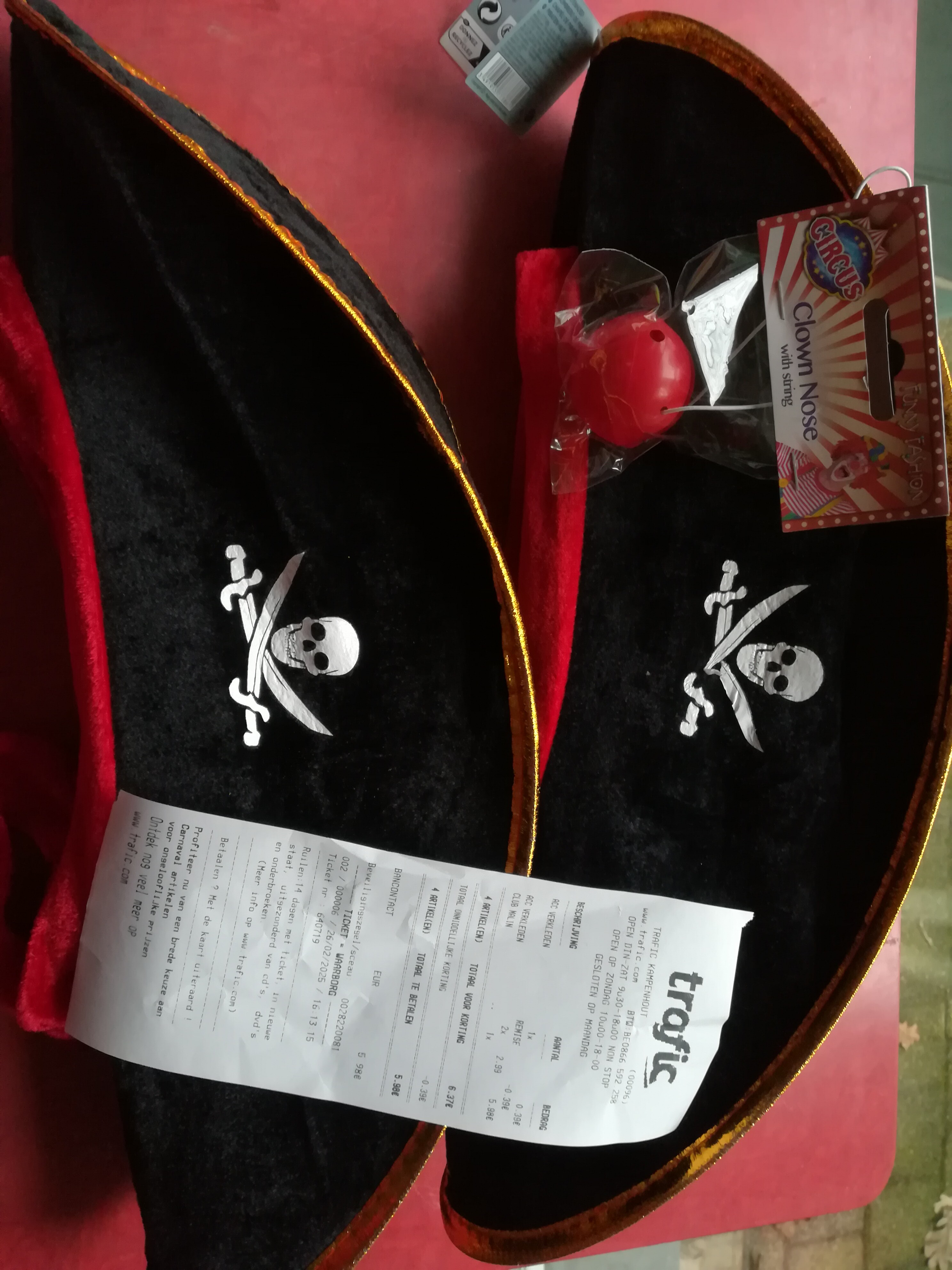 2+1 gratis op Carnaval kostuums & accessoires 🥳