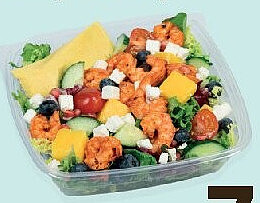 Salade met scampi, feta en fruit