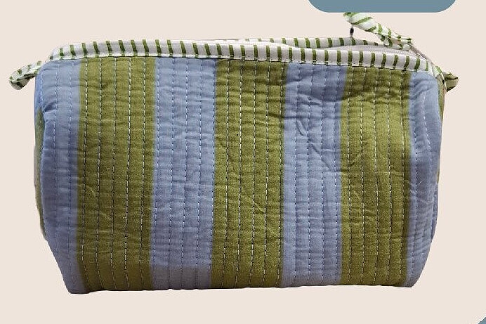 Gevlochten toilettas met groen-blauw patroon