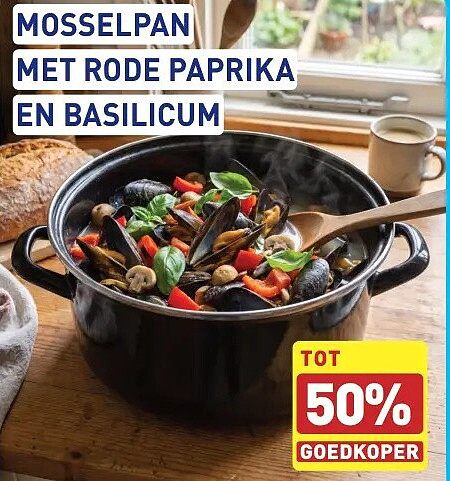 MOSSELPAN MET RODE PAPRIKA EN BASILICUM