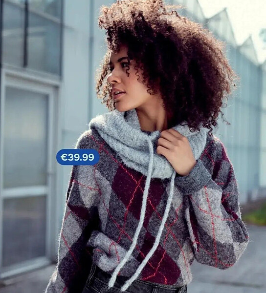 Pull gris à losanges bordeaux
