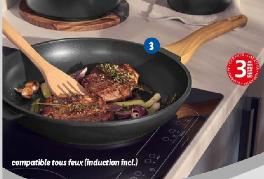 3. Poêle en fonte d'aluminium, 32 cm