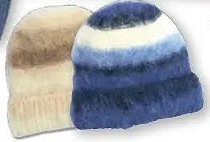 Donzige muts in gestreept tricot