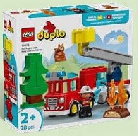 Brandweertruck met slang en brandweerman