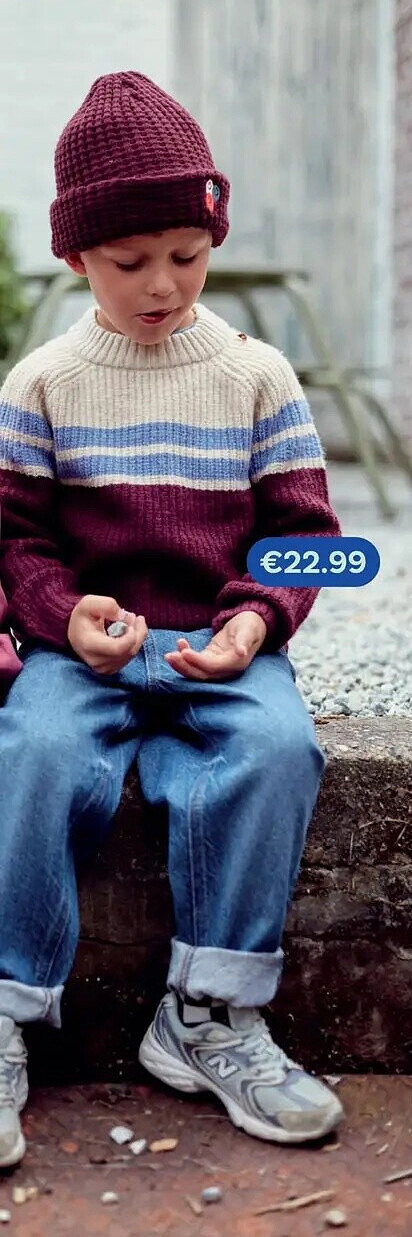 Pull bordeaux à rayures écrues et bleues