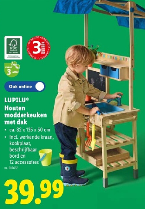 Houten modderkeuken met dak