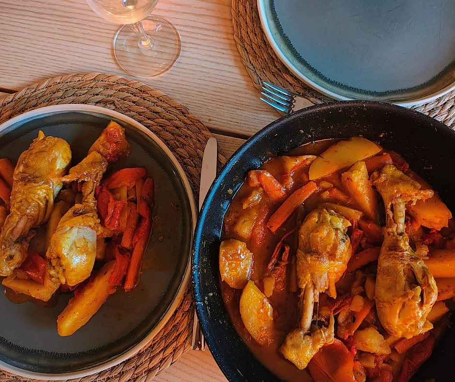 Afbeelding voor One-pan dish met kip 🍗, wortel 🥕, paprika 🫑 en tomaat 🍅  voor € 3,08 p.p.