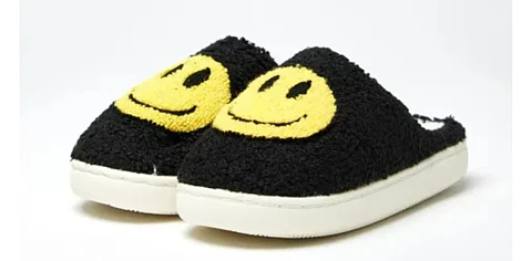 Kinderpantoffels smiley aan 7€ bij Veritas