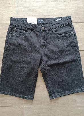 Jeansshort voor heren aan €20 bij JBC