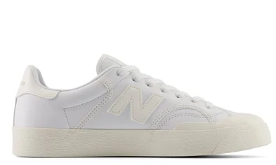 New Balance 100 Unisex Sneakers voor €45 ipv €90 bij Bol