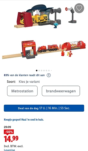 Houten treinstation met zelfrijdende trein -50%