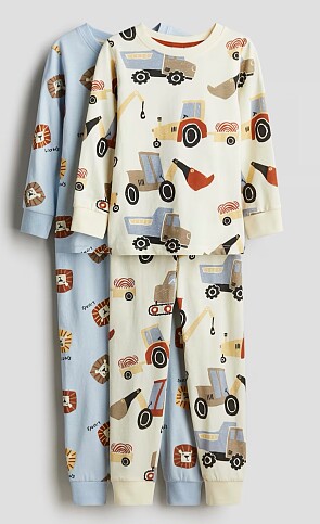 2 pyjama’s maat 122/128