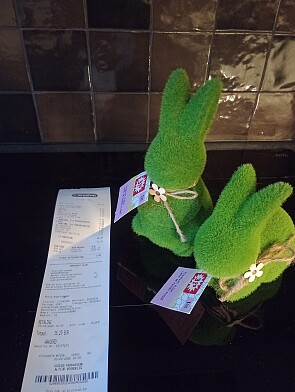 1+1 Paasdecoratie, voordeel op M&M's Biscuits en Fristi & Cécémel