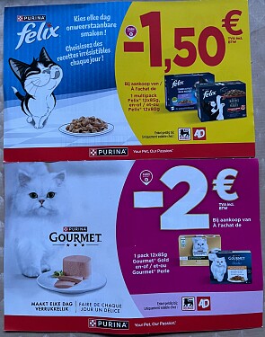 Felix en gourmet coupon (kat) aan rek bij Delhaize