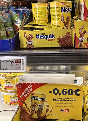 nesquick chocolademelk shake 180 ml in promo + coupon aan rek bij delhaize