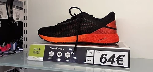 Asics outlet Maasmechelen village Ng een lat...