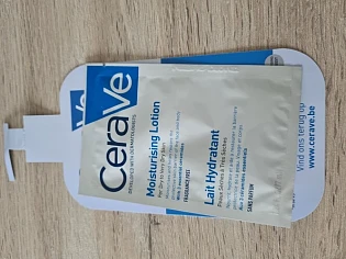 zojuist ontvangen.staaltje hydraterende melk...
