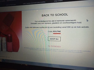 Gratis mini skincare routinekit vanaf 80€ w...