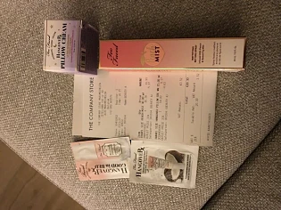 Too Faced make-up bij the company store in ma...